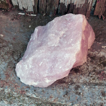 Růženín – fialový surový kámen VIII #1