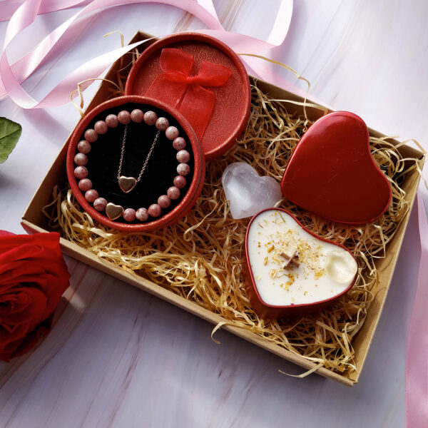 Valentýn box - sójová svíčka, minerální náramek, řetízek a tromlované srdíčko #1