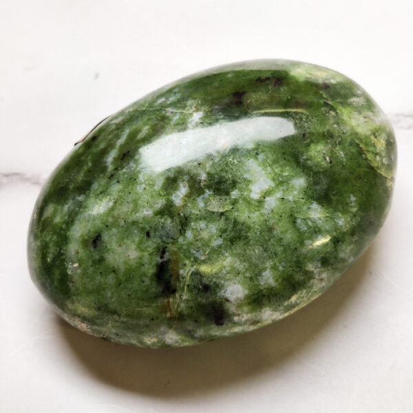 Zelený opál a chryzopras tromlovaný kámen II #3