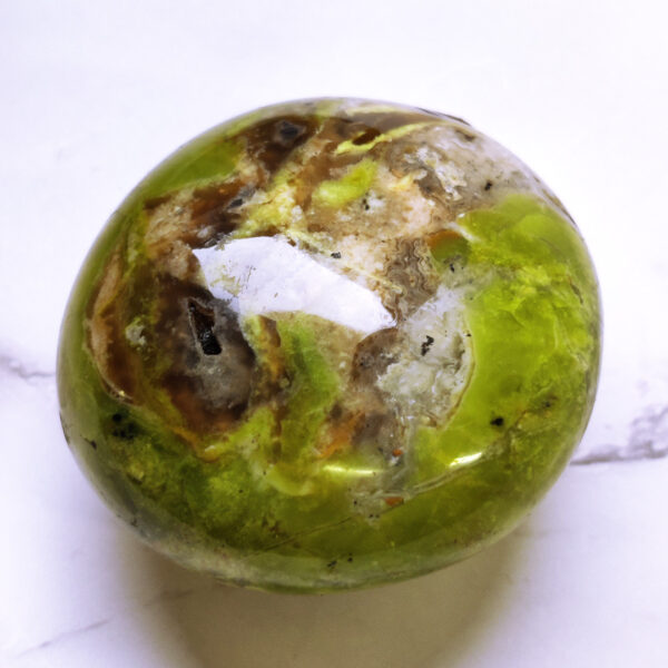 Zelený opál s achátem tromlovaný kámen #1