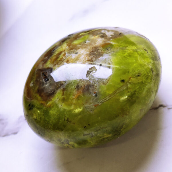 Zelený opál s achátem tromlovaný kámen #2